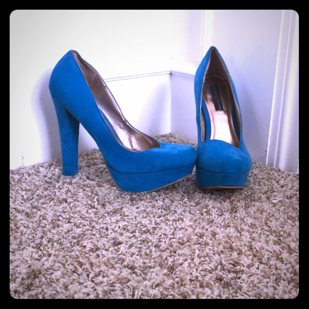 Foreign Exchange Blue Pumps